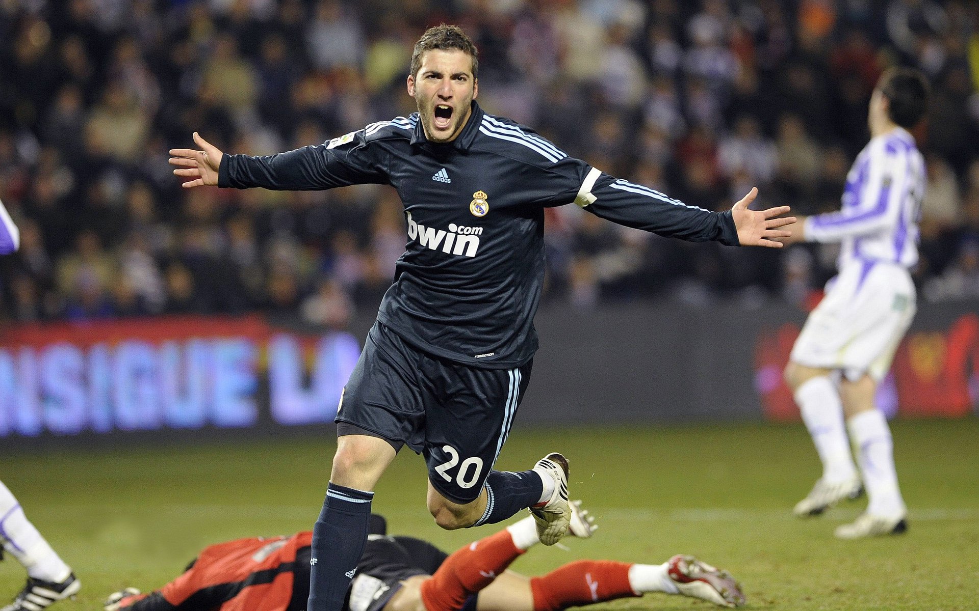 开云电竞平台注册-“梦之队”崛起记：传奇球员的巅峰表现，梦之队球星之路